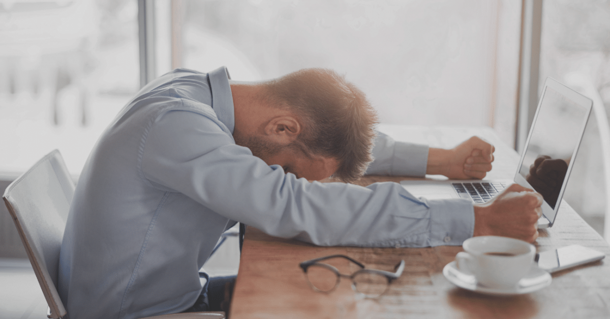 A man who has given up in frustration on his computer.